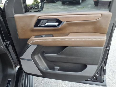 Used 2025 GMC Yukon Denali Ultimate AWD/4WD image 27