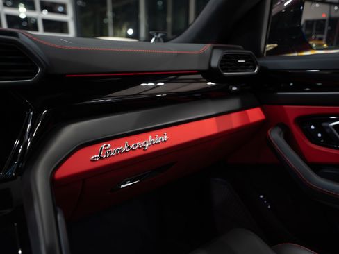 Used 2022 Lamborghini Urus AWD/4WD image 22