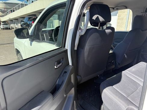 Used 2024 Nissan Frontier SV w/ SV Convenience Package AWD/4WD image 25