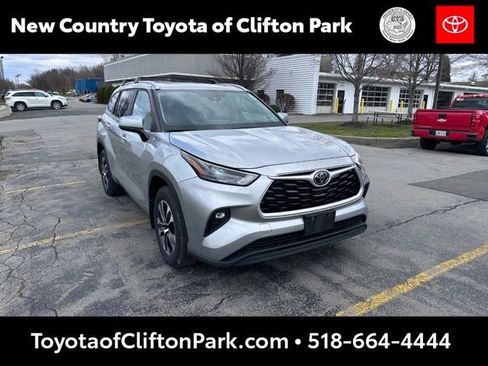 Used 2023 Toyota Highlander XLE image 1