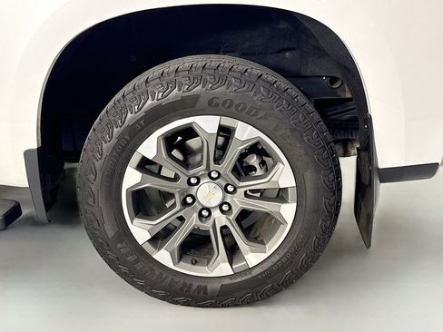 Used 2024 Chevrolet Silverado 1500 High Country w/ Technology Package image 32