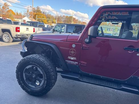 Used 2013 Jeep Wrangler Unlimited Sahara AWD/4WD image 4