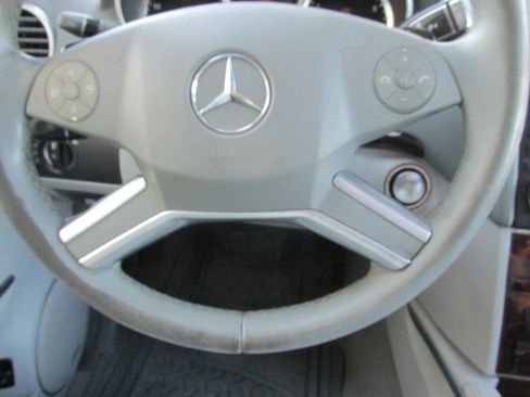 Used 2011 Mercedes-Benz GL 450 4MATIC image 12