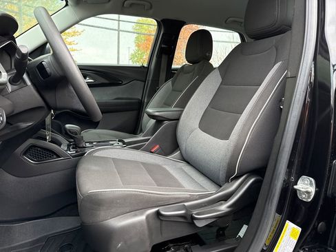 Used 2022 Chevrolet TrailBlazer LS image 3