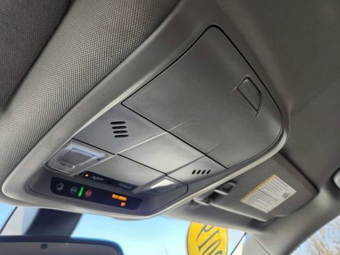 Used 2019 GMC Terrain SLE w/ Driver Convenience Package image 17