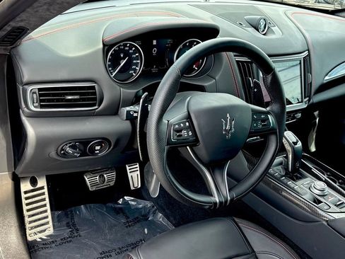 Used 2023 Maserati Levante Trofeo image 19