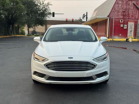 Used 2018 Ford Fusion SE w/ Equipment Group 602A FWD image 3