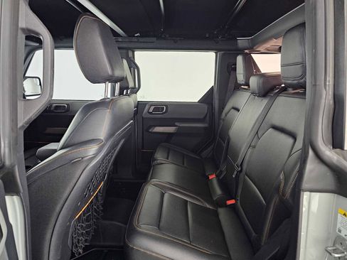 Used 2021 Ford Bronco Badlands w/ Sasquatch Package image 16