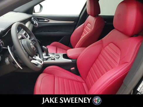 New 2022 Alfa Romeo Stelvio Veloce image 11