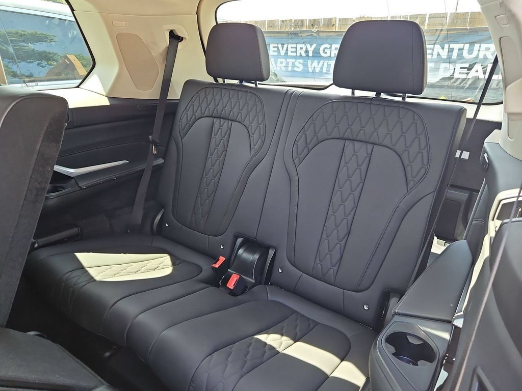 Used 2025 BMW X7 xDrive40i w/ Premium Package AWD/4WD image 30
