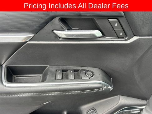 Used 2025 GMC Acadia Elevation w/ Elevation Premium Package FWD image 4