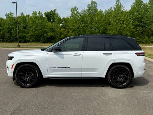 Used 2025 Jeep Grand Cherokee Summit AWD/4WD image 7