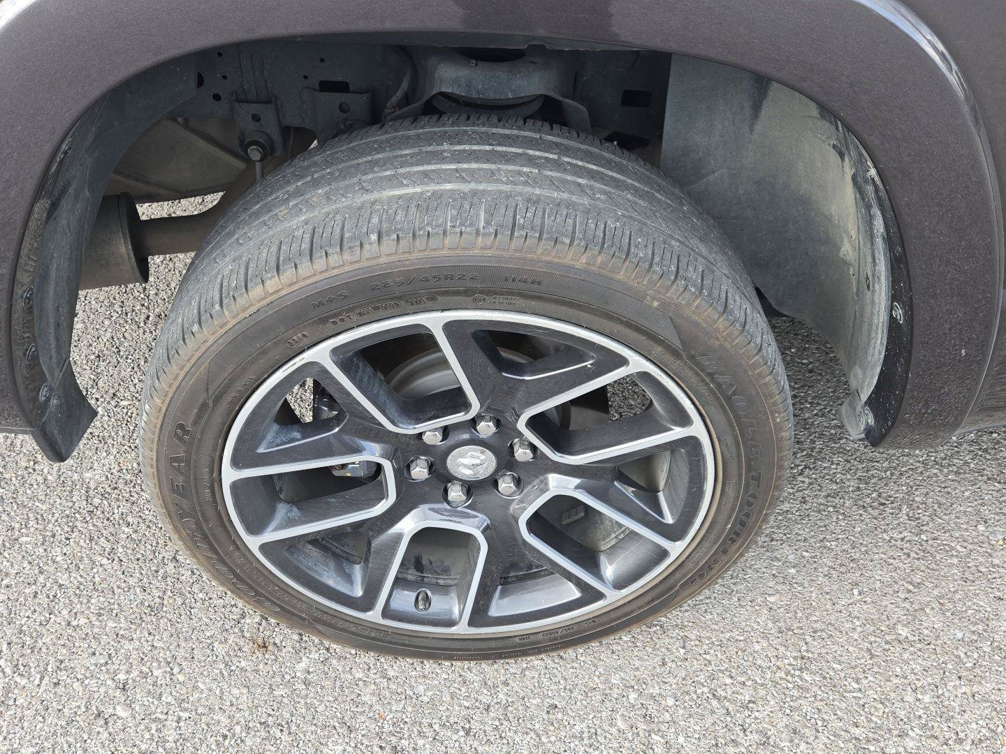 Used 2019 RAM 1500 Laramie AWD/4WD image 10