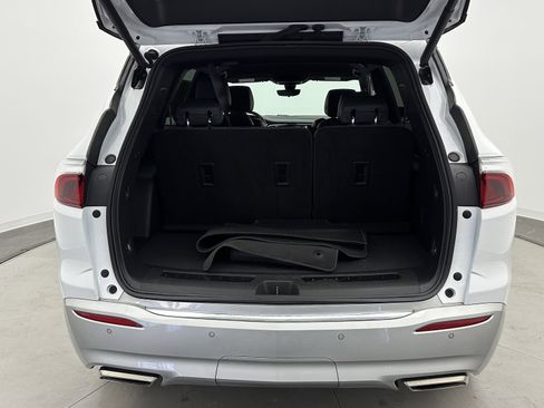 Used 2024 Buick Enclave Premium image 30