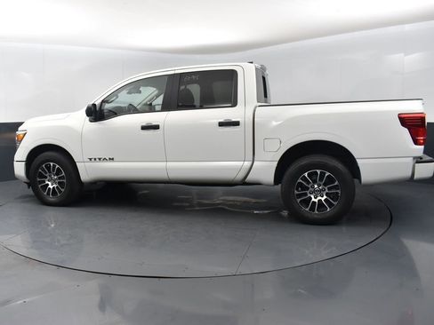Used 2022 Nissan Titan SV image 5