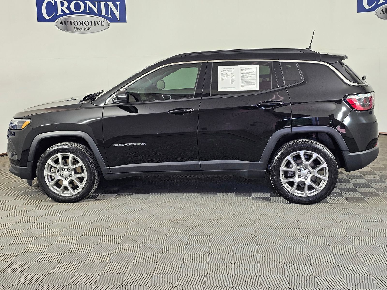 Used 2024 Jeep Compass Latitude AWD/4WD image 31