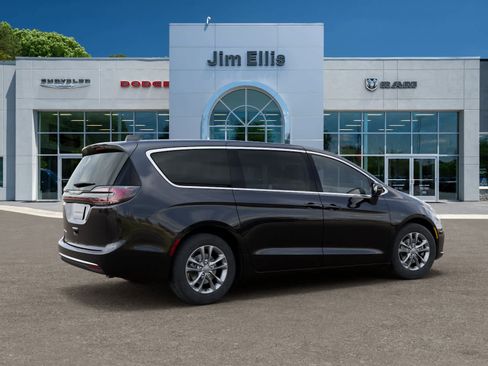New 2026 Chrysler Pacifica Select FWD image 4