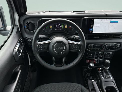 Used 2024 Jeep Wrangler Unlimited Rubicon 4xe AWD/4WD image 10