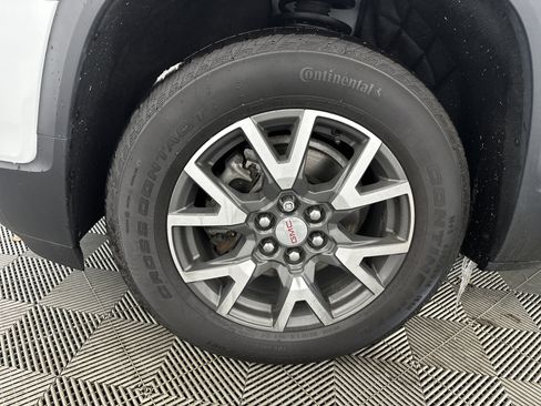 Used 2023 GMC Acadia SLE w/ Driver Convenience Package image 14