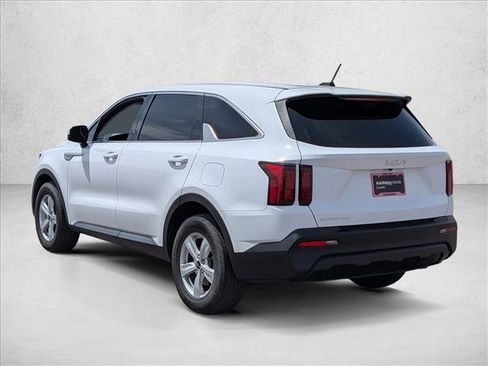 Used 2023 Kia Sorento LX image 7