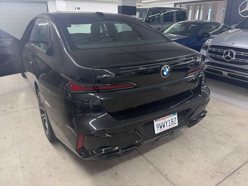 Used 2023 BMW 760i xDrive w/ Luxury Rear Seating Package AWD/4WD image 4