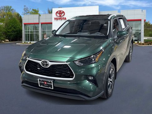 Used 2025 Toyota Highlander XLE AWD/4WD image 1