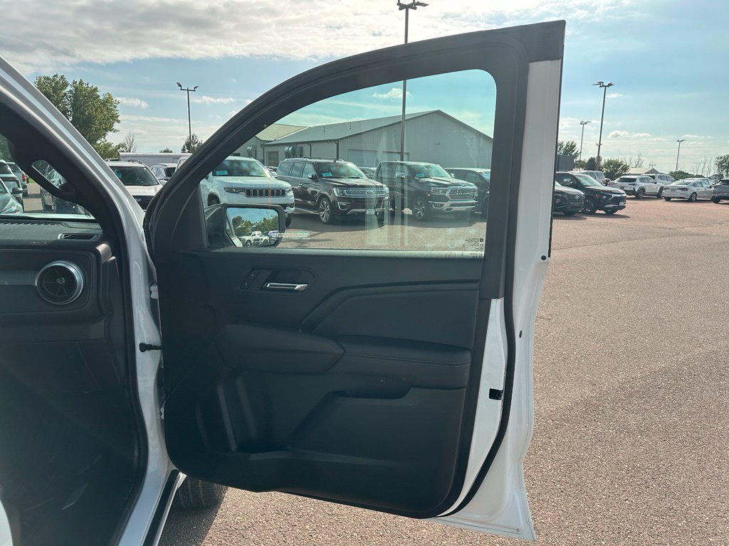 Used 2023 Chevrolet Colorado LT w/ LT Convenience Package III AWD/4WD image 28