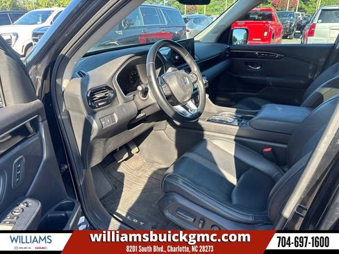 Used 2023 Honda Pilot Touring image 1