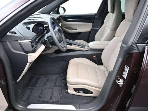 Certified 2025 Porsche Macan 4S Electric AWD/4WD image 10