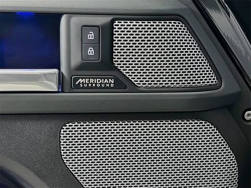 Used 2024 Land Rover Defender 130 X image 19