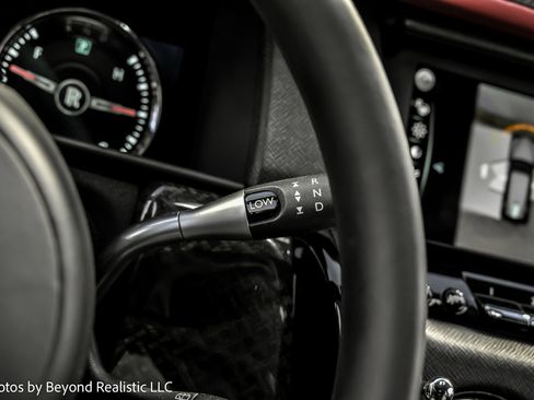 Used 2021 Rolls-Royce Cullinan Black Badge image 37