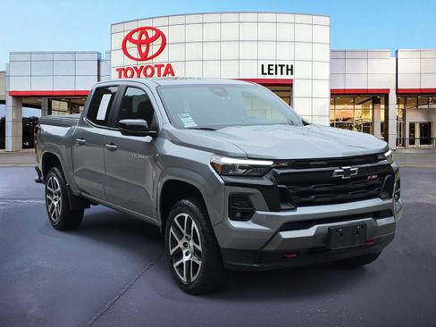 Used 2023 Chevrolet Colorado Z71 w/ Z71 Convenience Package 2 image 3