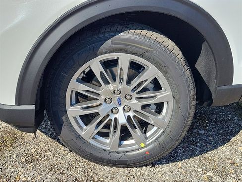 New 2026 Ford Explorer Platinum image 19