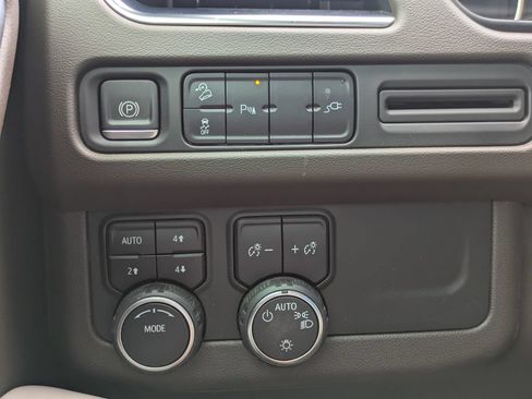 Used 2021 Chevrolet Tahoe Z71 AWD/4WD image 19