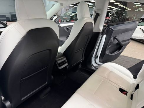 Used 2022 Tesla Model Y Long Range AWD/4WD image 36