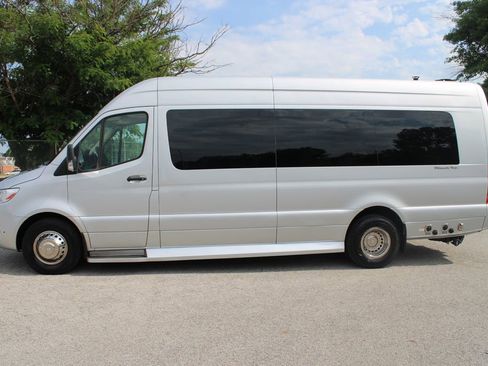 Used 2021 Mercedes-Benz Sprinter 3500 image 6