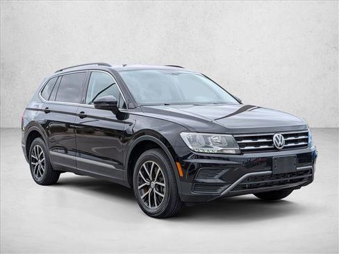 Used 2021 Volkswagen Tiguan SE w/ Panoramic Sunroof Package AWD/4WD image 3