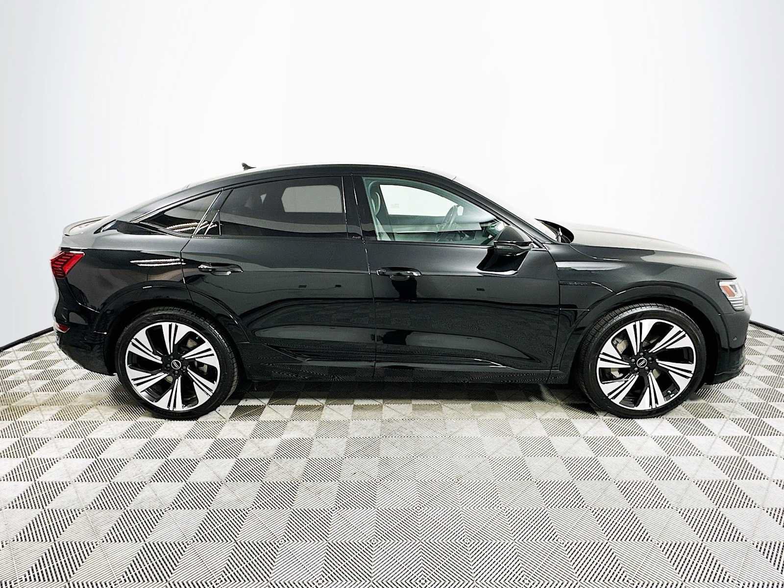 Certified 2024 Audi Q8 e-tron Prestige w/ Prestige Package AWD/4WD image 8