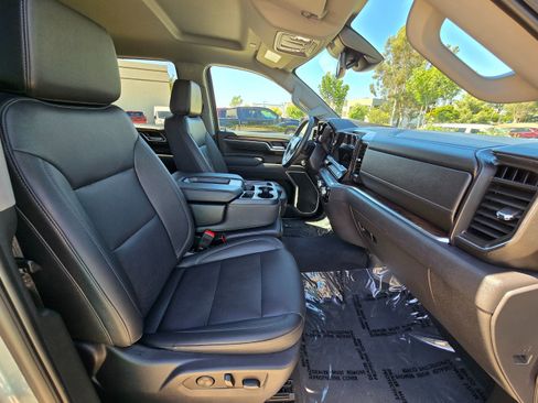 Used 2025 GMC Sierra 1500 SLT image 35