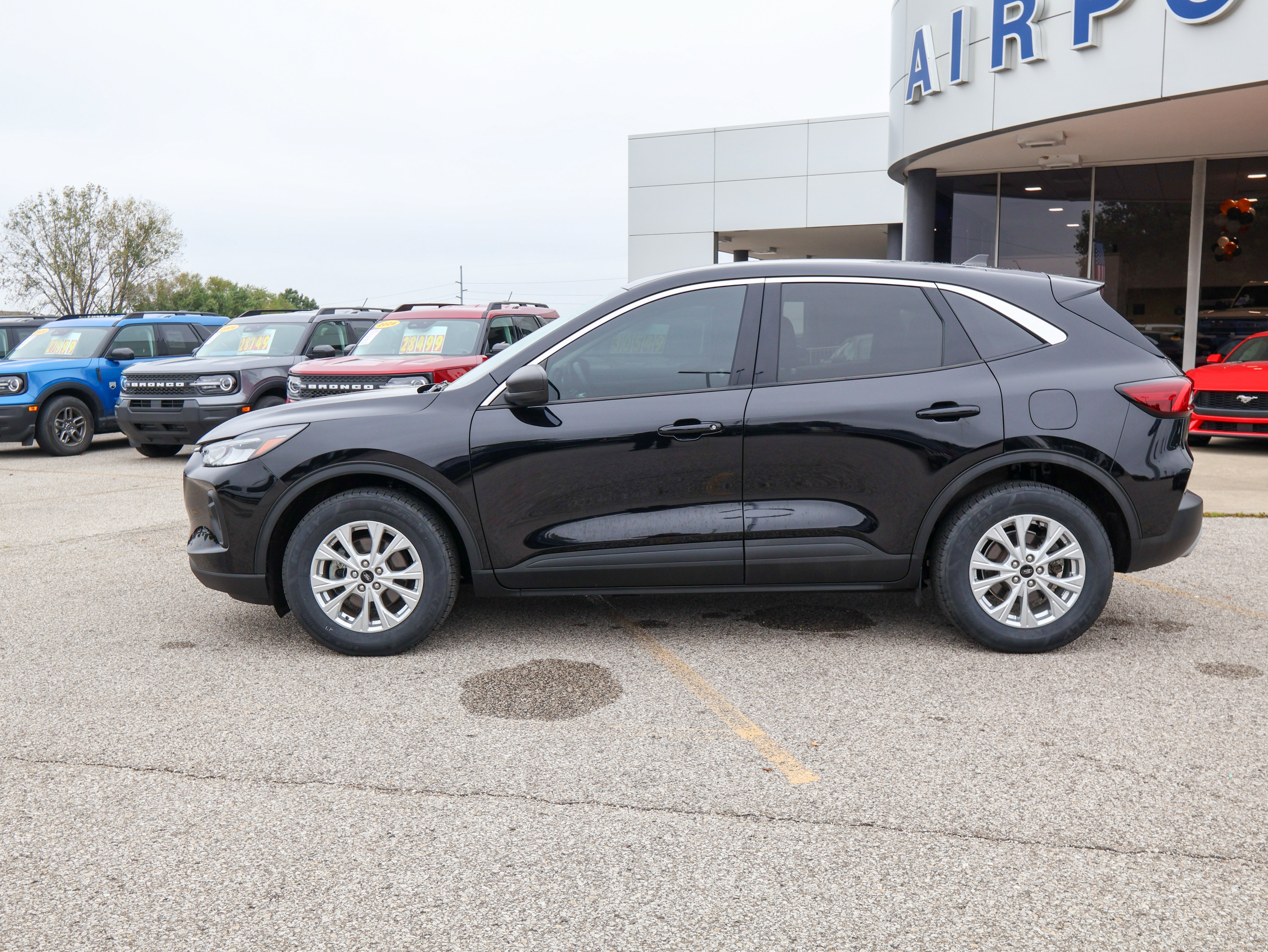 Used 2023 Ford Escape Active AWD/4WD image 2