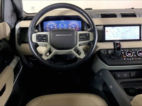 Used 2022 Land Rover Defender 110 SE image 4