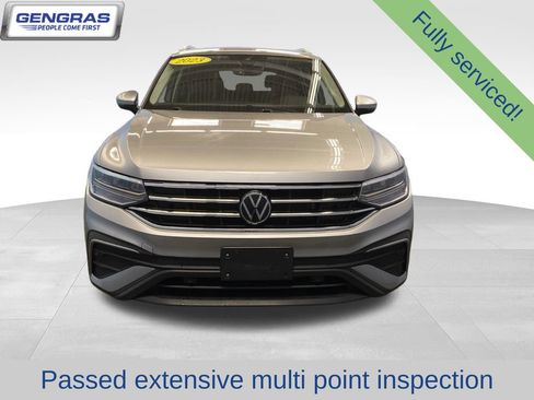 Used 2023 Volkswagen Tiguan SE AWD/4WD image 2