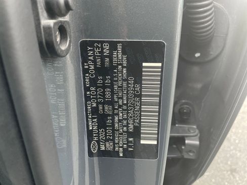 Used 2025 Hyundai Venue SEL image 23