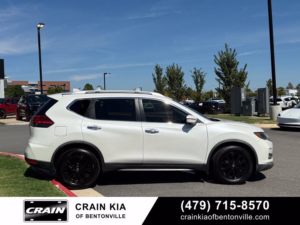 Used 2017 Nissan Rogue SV w/ SV Premium Package FWD image 8