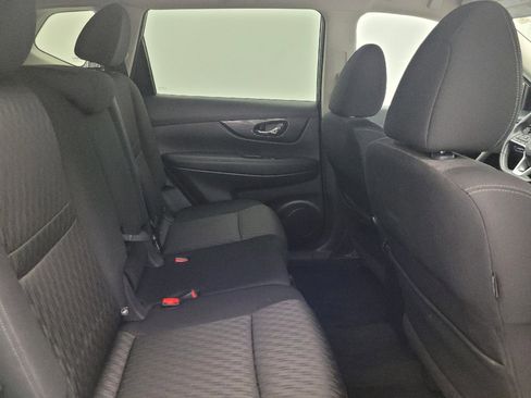 Used 2017 Nissan Rogue SV image 19