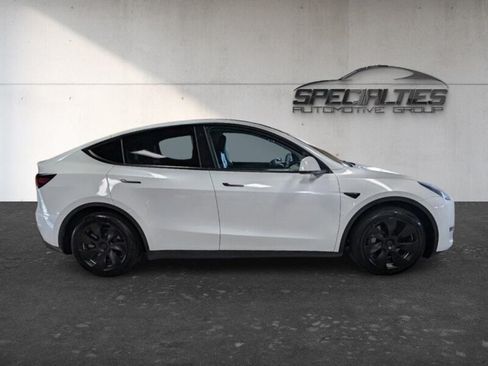 Used 2021 Tesla Model Y Long Range AWD/4WD image 11