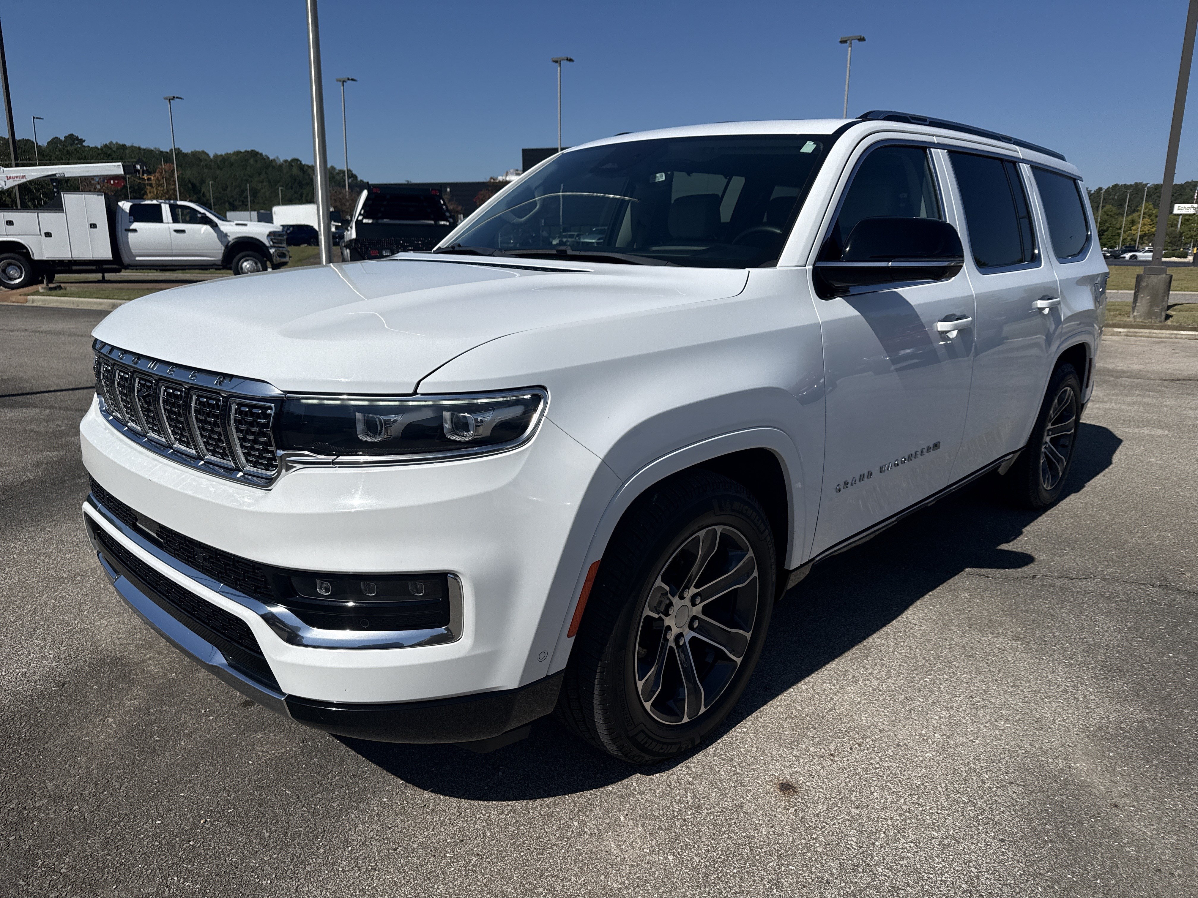 Used 2023 Jeep Grand Wagoneer 4WD image 3