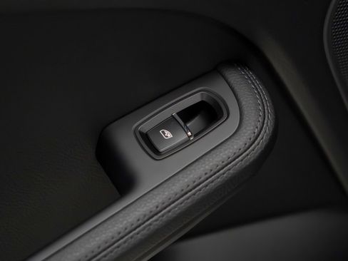 New 2026 Porsche Macan image 16