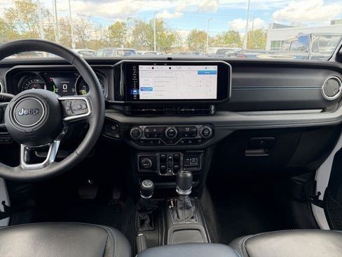 Used 2024 Jeep Wrangler High Altitude image 17