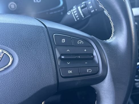 Used 2023 Hyundai Venue Limited image 26